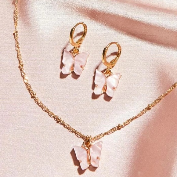 None Jewelry - 🔥3/$25🔥3 Piece Butterfly Necklace & Earrings Set